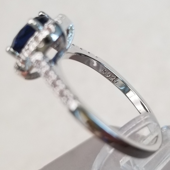 18k Sapphire Ring - Picture 6 of 8